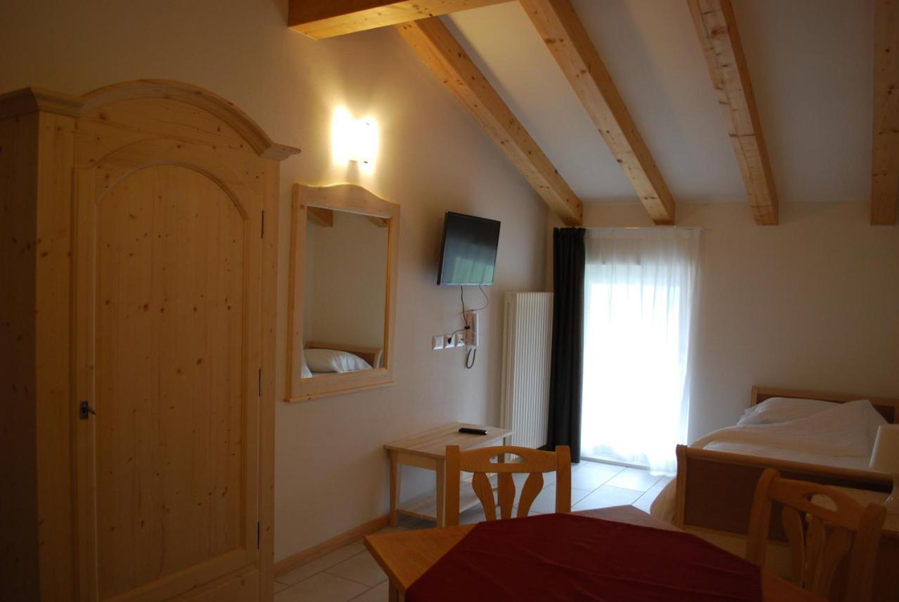 Hotel Elbele Garni Folgaria Room photo